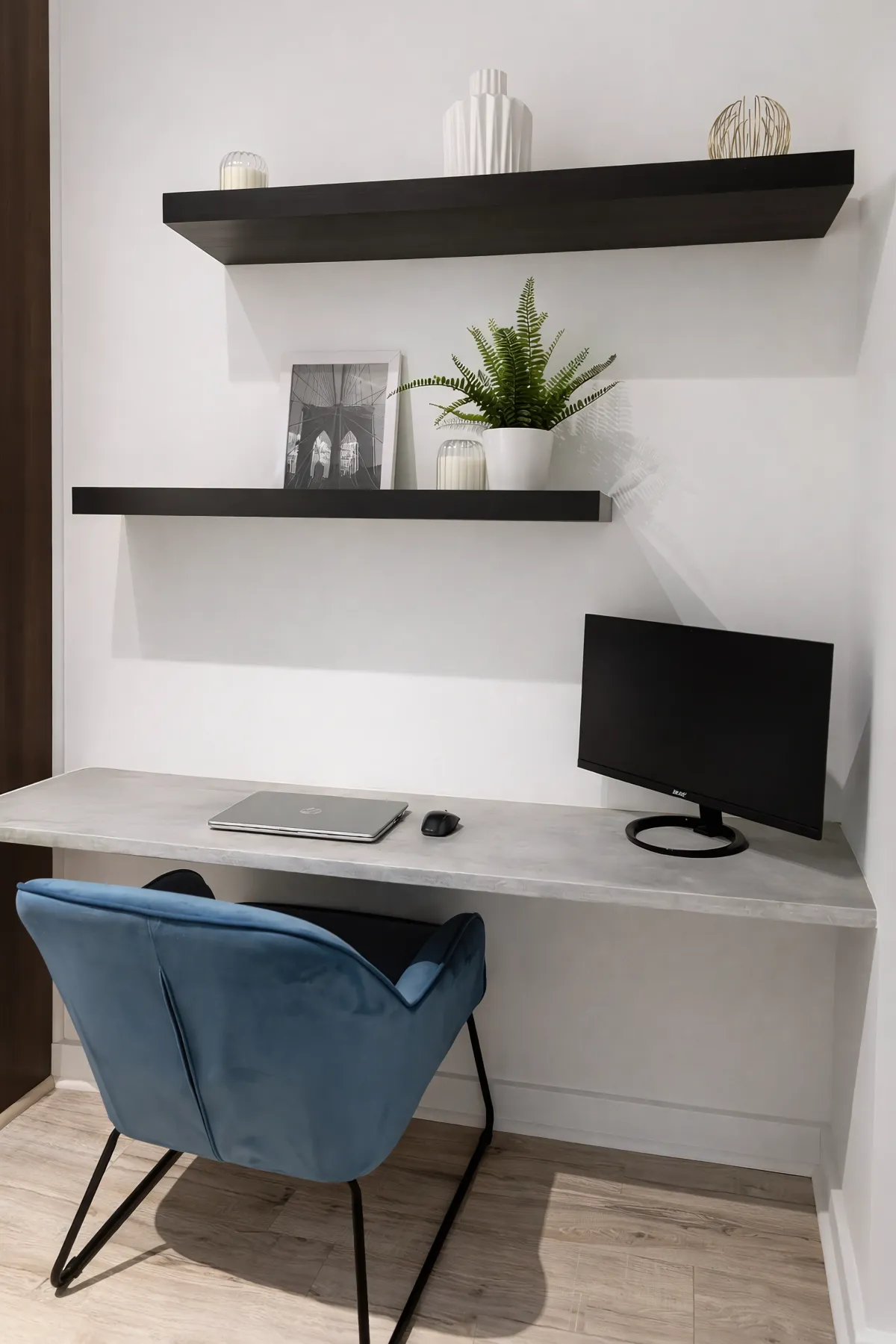 Built-in desk, perfect space for working from home in 305-23 Brant St