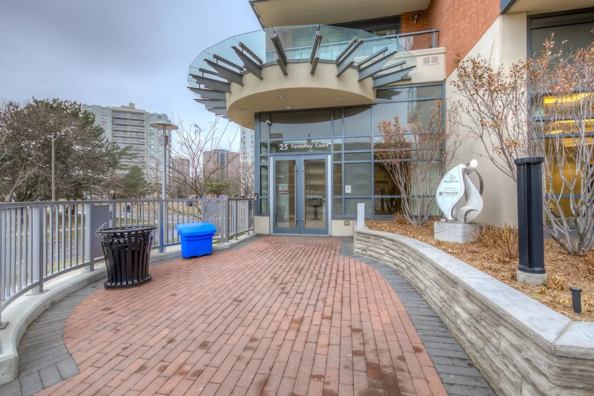 Entrance of the building at 25 Fontenay Crt