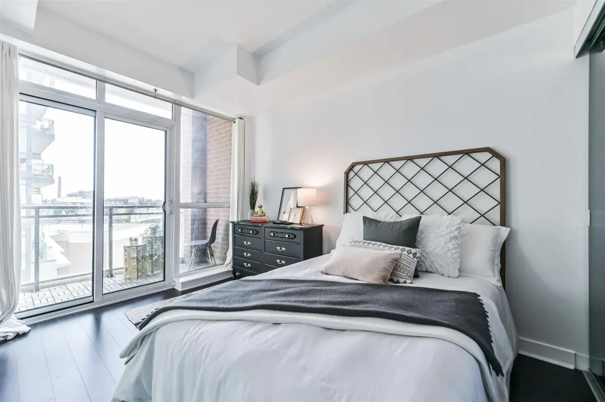 Modern vanity and lighting in the 4-piece bathroom of 1169 Queen St W, Unit N502.