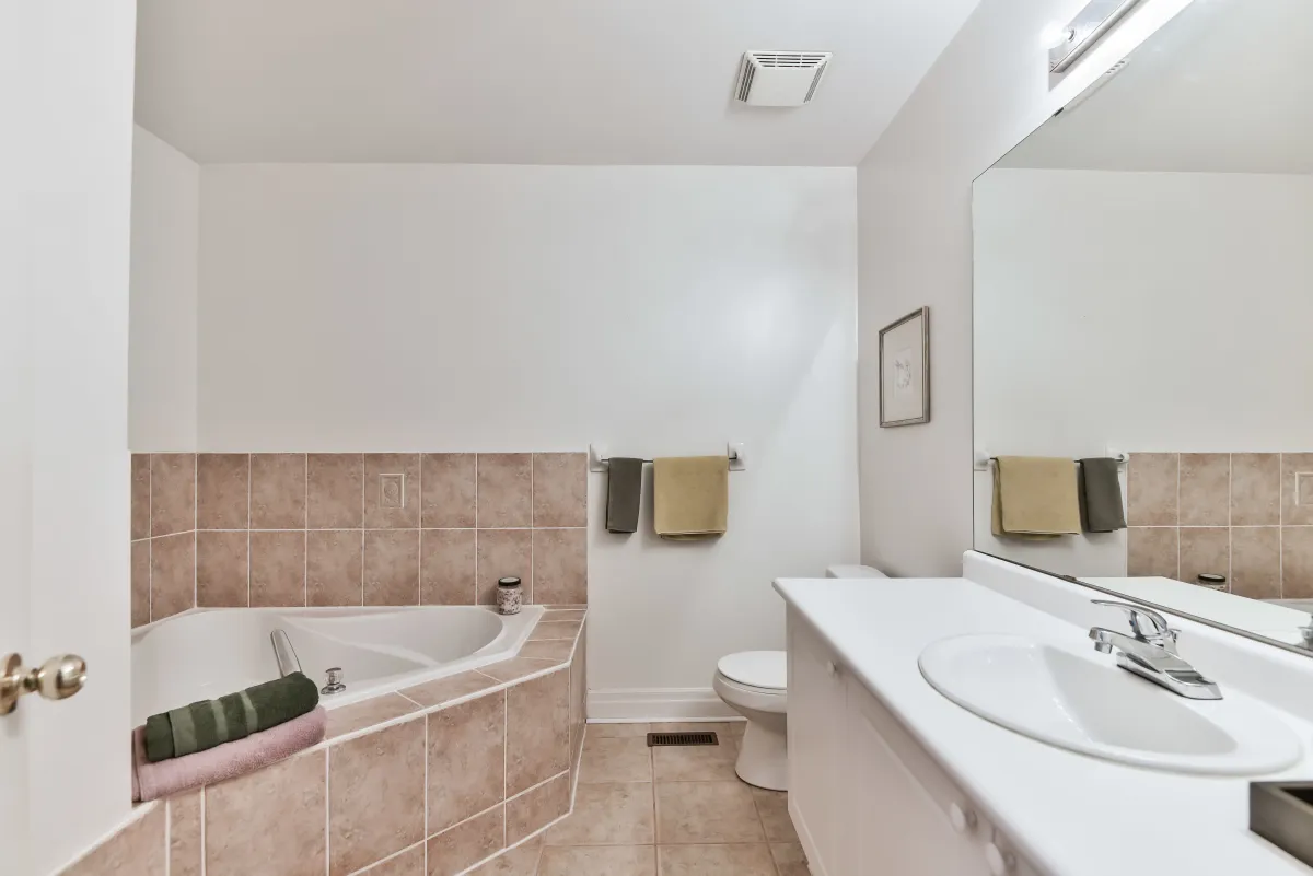 4-piece family bathroom at 9 Algarve Cres with a modern vanity and integrated tub.