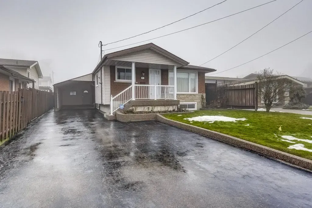 Residential street with detached homes in the Central Mountain neighborhood of Hamilton.
