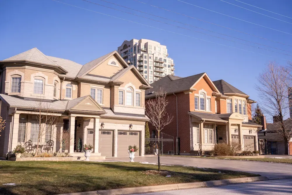 Large detached family homes in a suburban neighborhood of Northeast Mississauga.