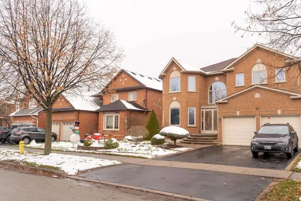Beautiful executive homes in the Rolling Acres neighborhood of Whitby.
