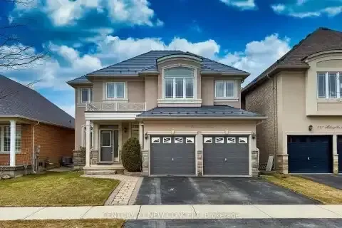 Modern two-story detached house with a double garage in Willmot.