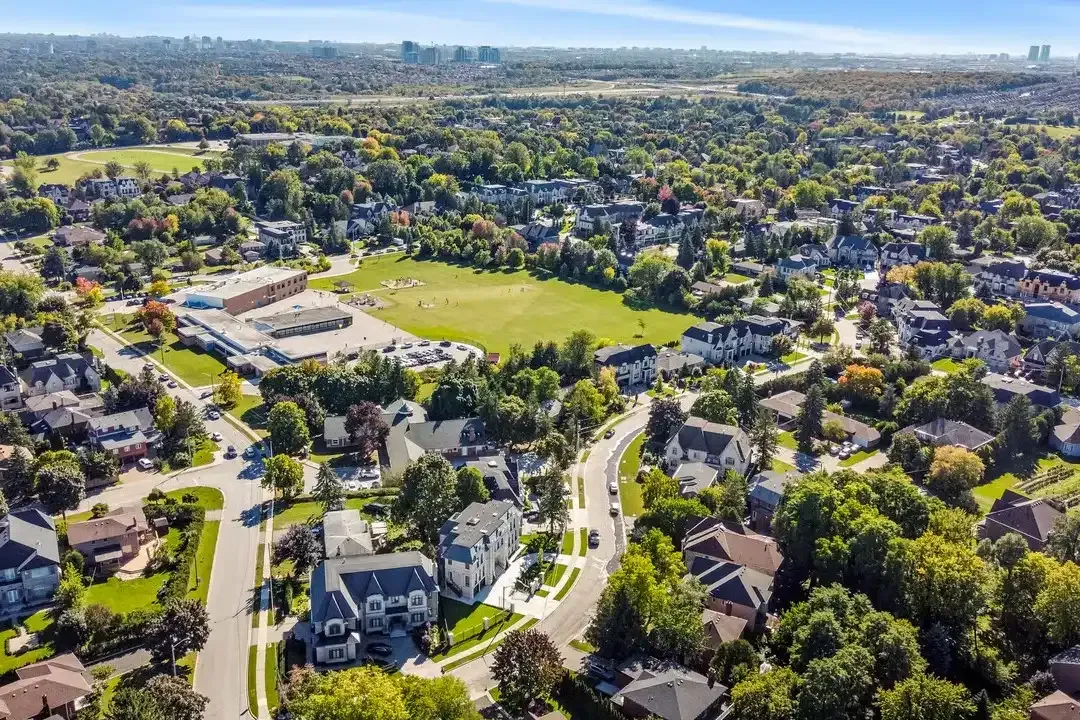 Aerial view of a lush, established residential neighborhood in Richmond Hill, Ontario.