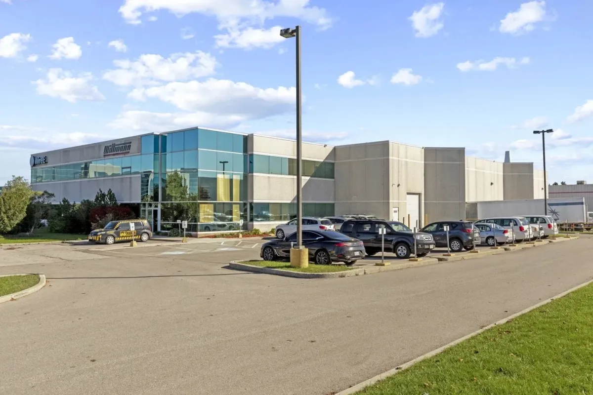 Modern commercial office building and business park in Richmond Hill.