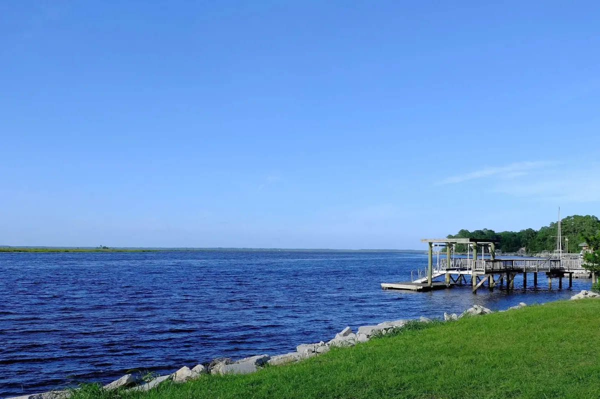 Scenic waterfront view of Lake Wilcox Park, a popular recreation spot in Richmond Hill.