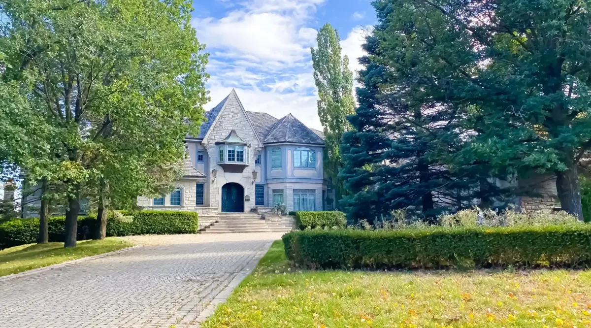 Prestigious luxury mansion with double garage and circular driveway in Bayview Hill.
