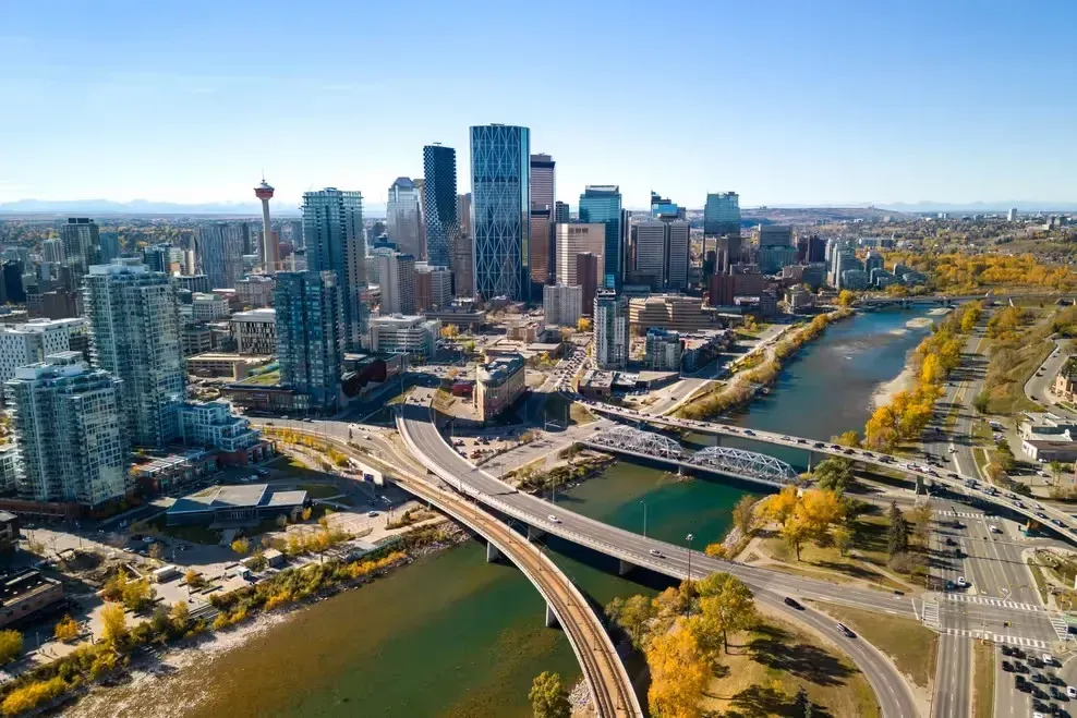 Scenic view of Calgary's downtown skyline and greenery, representing the urban lifestyle and real estate market.