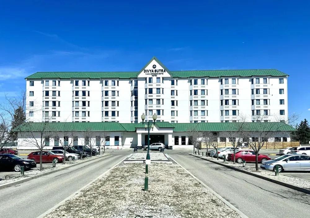 View of a prominent hotel building representing the local amenities in the Castleridge area.