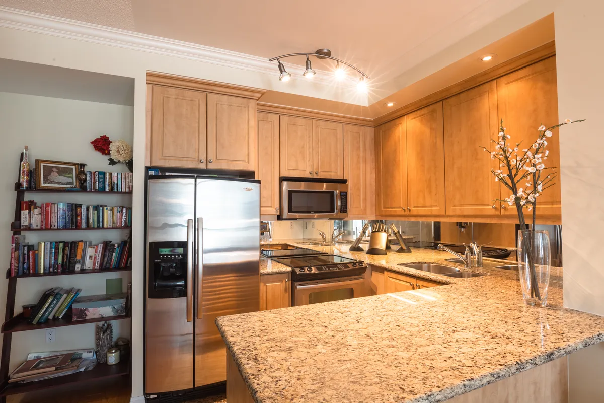 628 Fleet St #1311 modern kitchen featuring stainless steel appliances