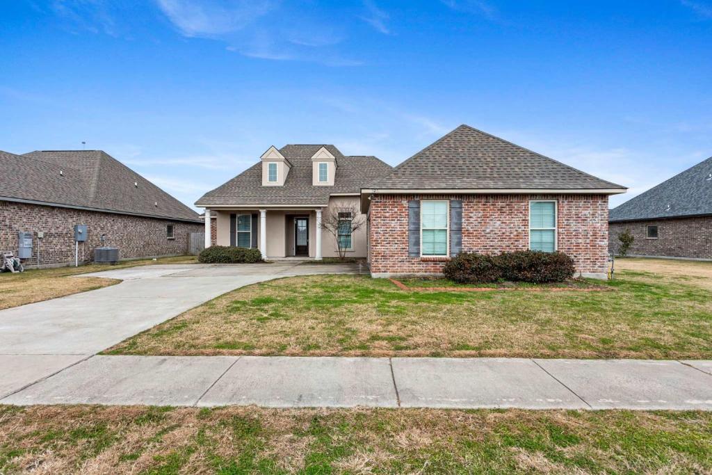 Lake Charles Concrete builds and installs Slab