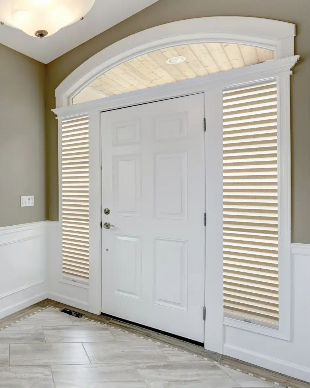 Dining nook with tailored blinds
