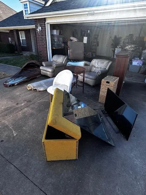 {{ custom_values.service_1 }} in {{custom_values.biz_area_1})