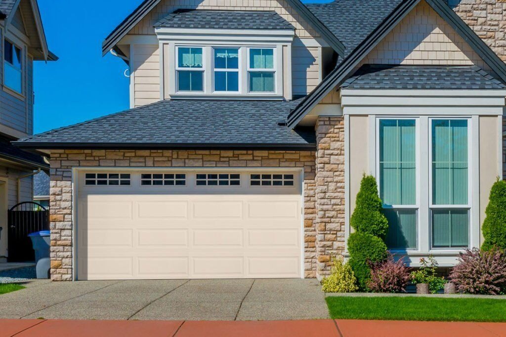 3690 – Raised Ranch Panel