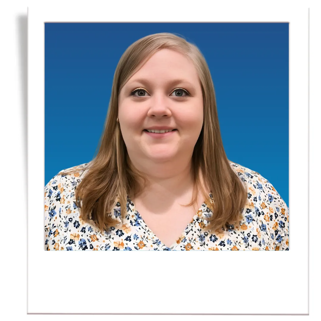 A picture of professional insurance agent, Noe Recendez. The picture is in the style of a polaroid. The insurance agent is wearing a dark grey men's blazer, a blue button down shirt, and a black tie. The agent is in front of a blue gradient background. 