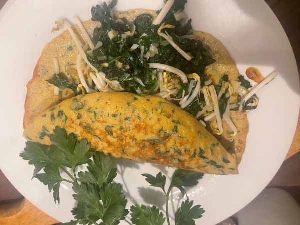 Omelette mit Spinat und Mungsprossen