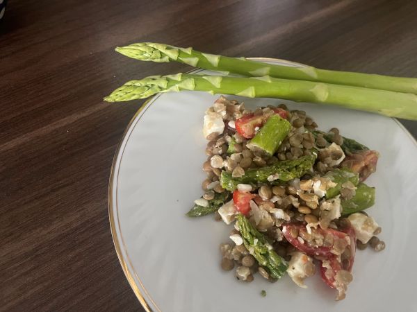 Linsensalat mit grünem Spargel