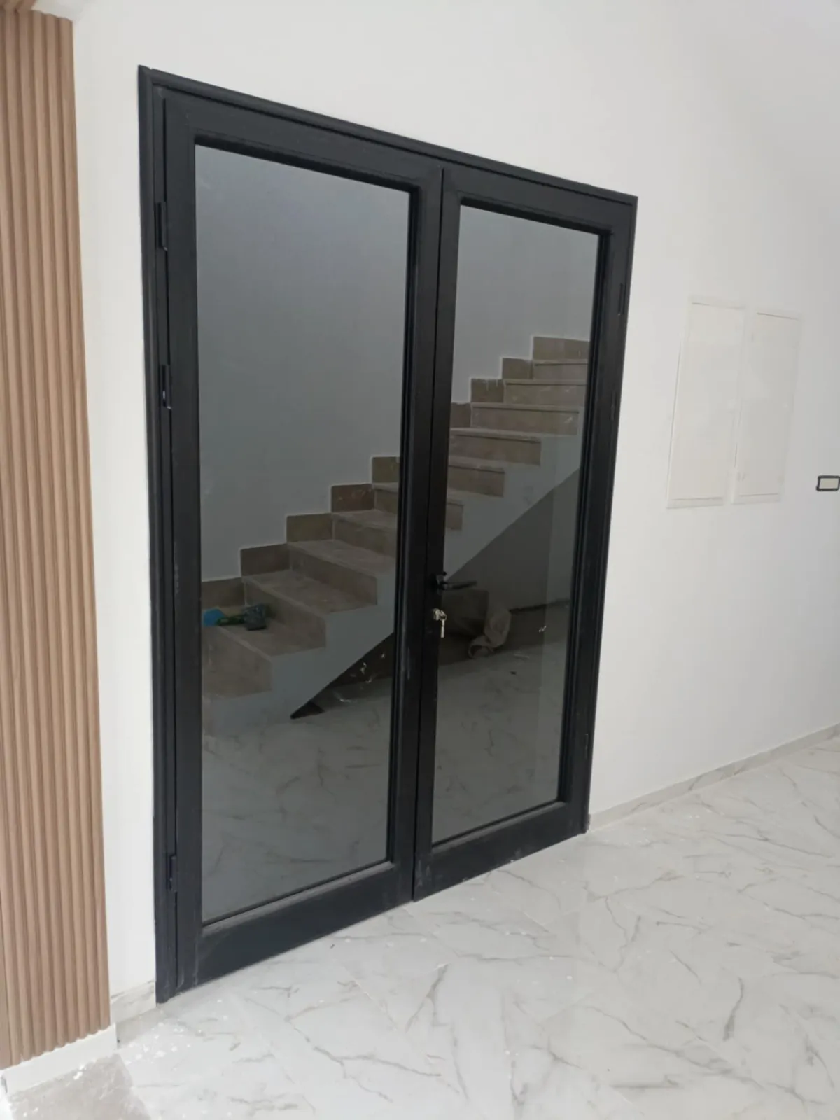 Exemple d'un escalier en inox sur mesure, design moderne réalisé par Walid Inox