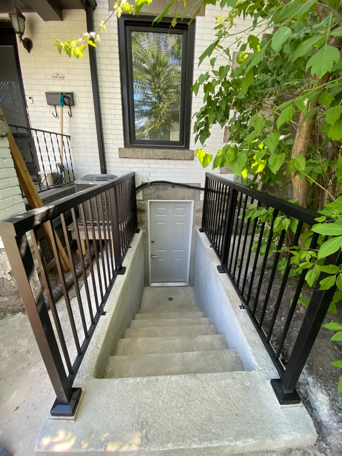 Home remodeling project in Toronto featuring a newly expanded kitchen and updated living room.