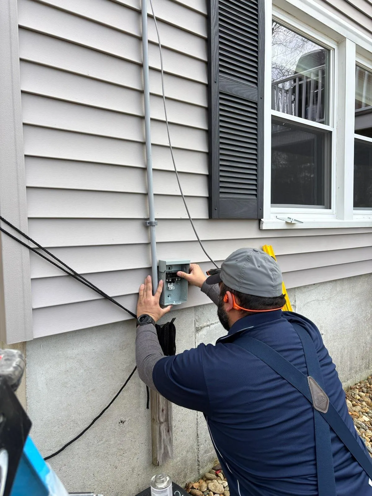 Electrical panel troubleshooting and diagnostics with meter by licensed electrician