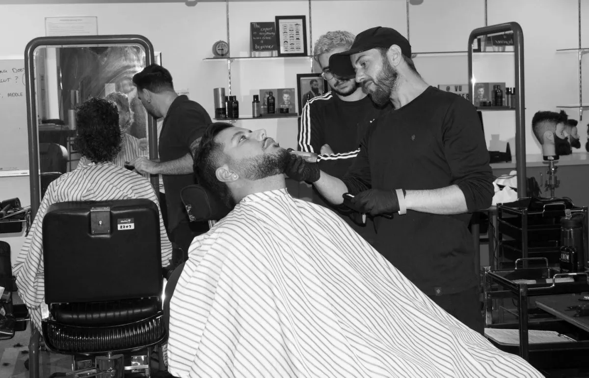 jaymz the barber triming a beard ad haircut