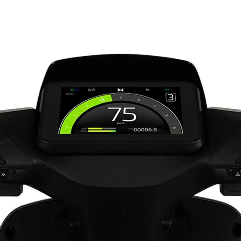 Barvni LCD zaslon električnega skuterja VeloVoltage Titan z izpisano hitrostjo in podatki o vožnji.