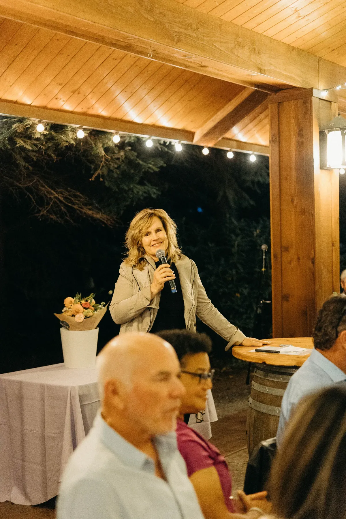 A women coaching a men