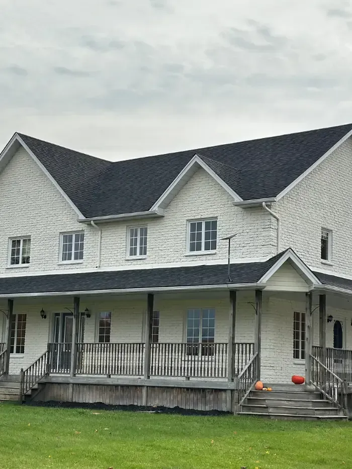 White farmhouse exterior painting by Turtle Painting