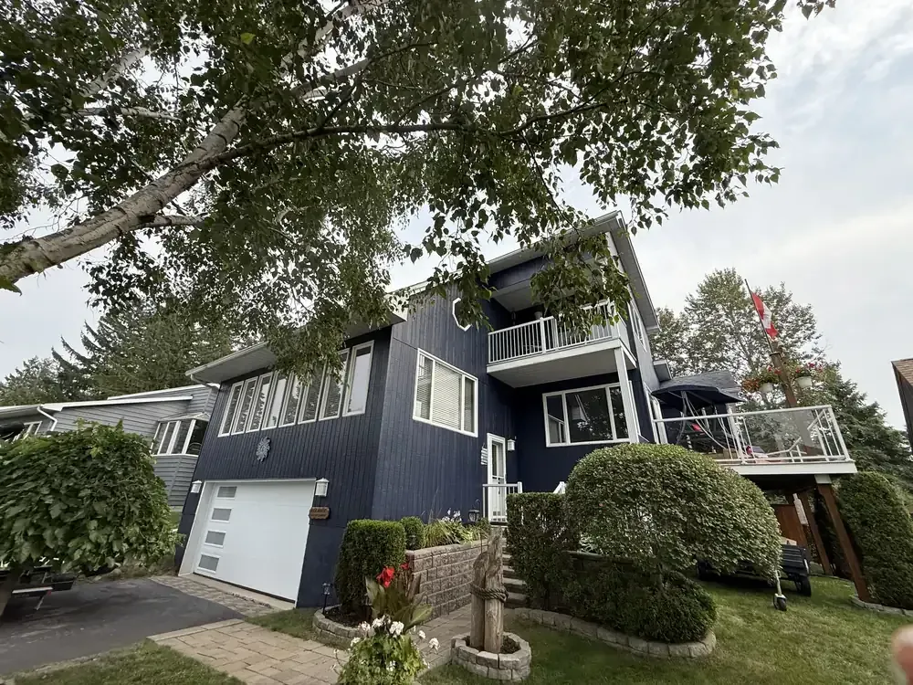 Navy exterior home painted by Turtle Painting in Barrie