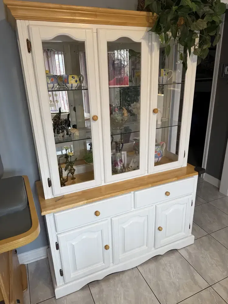 China cabinet painting