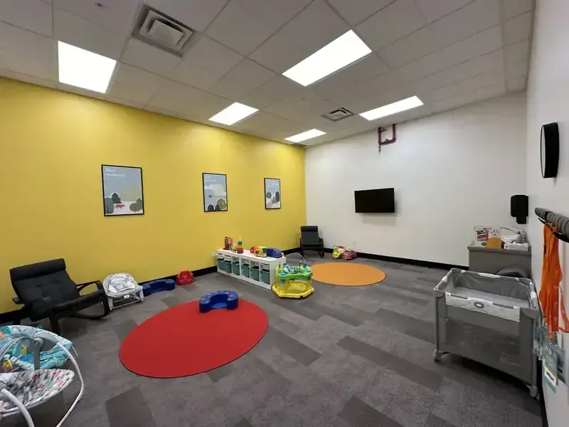 Kids room: Cheerful yellow by Turtle Painting