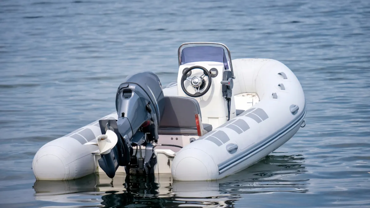 Ou réparer mon semi-rigide à Bonifacio | L'atelier Di U Batellu