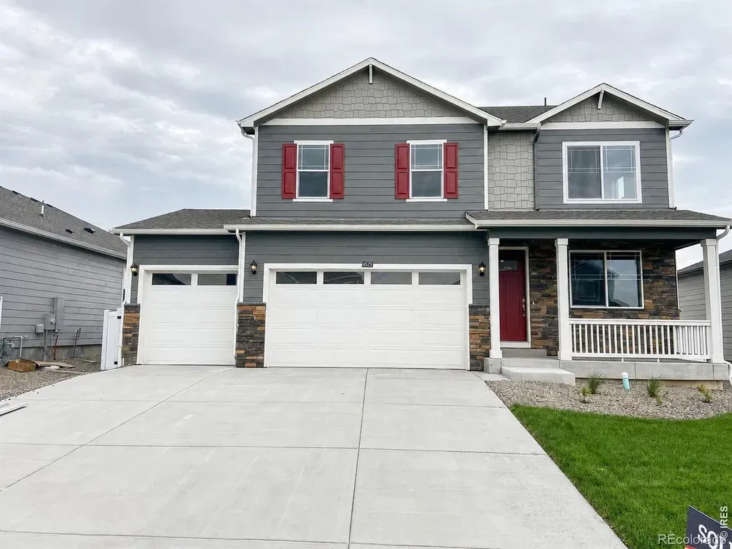 Riverbend Concrete builds and installs driveways