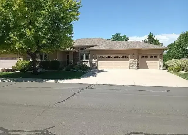 Riverbend Concrete builds and installs driveways