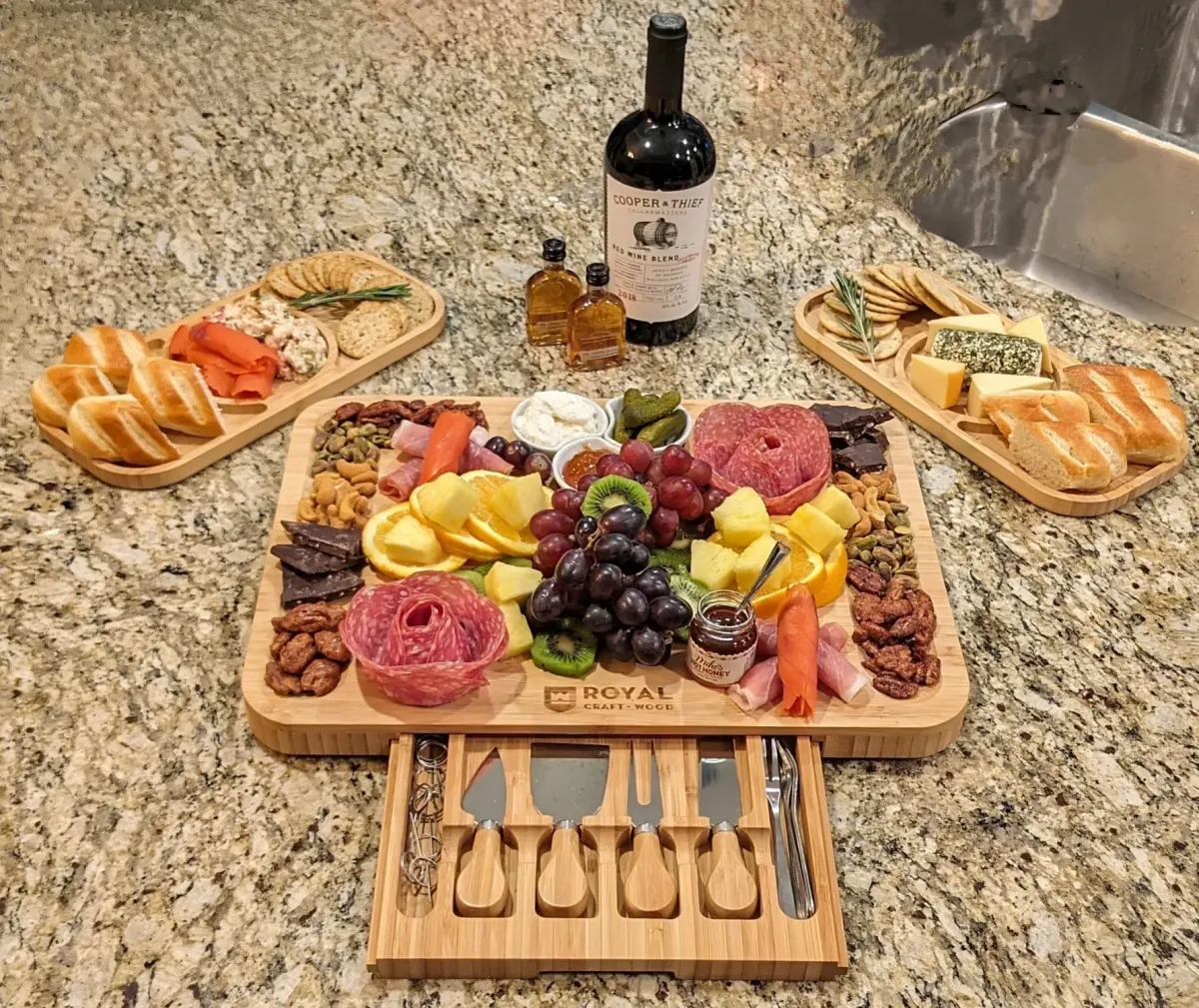 En board Charcuterie board Picture