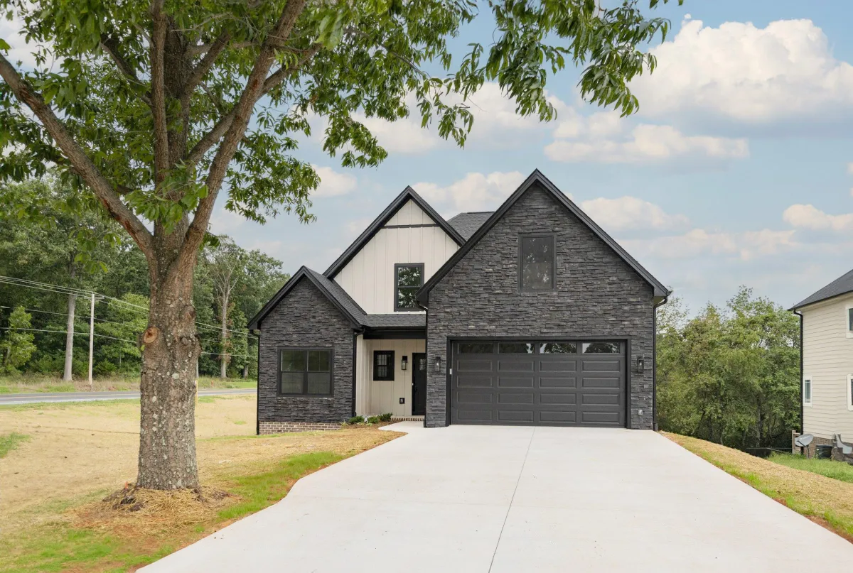 Lynchburg Concrete builds and installs driveway