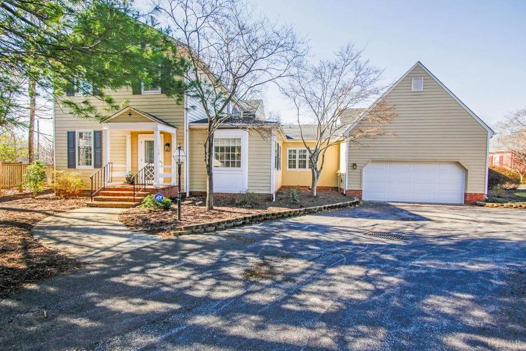 Lynchburg Concrete builds and installs Driveway