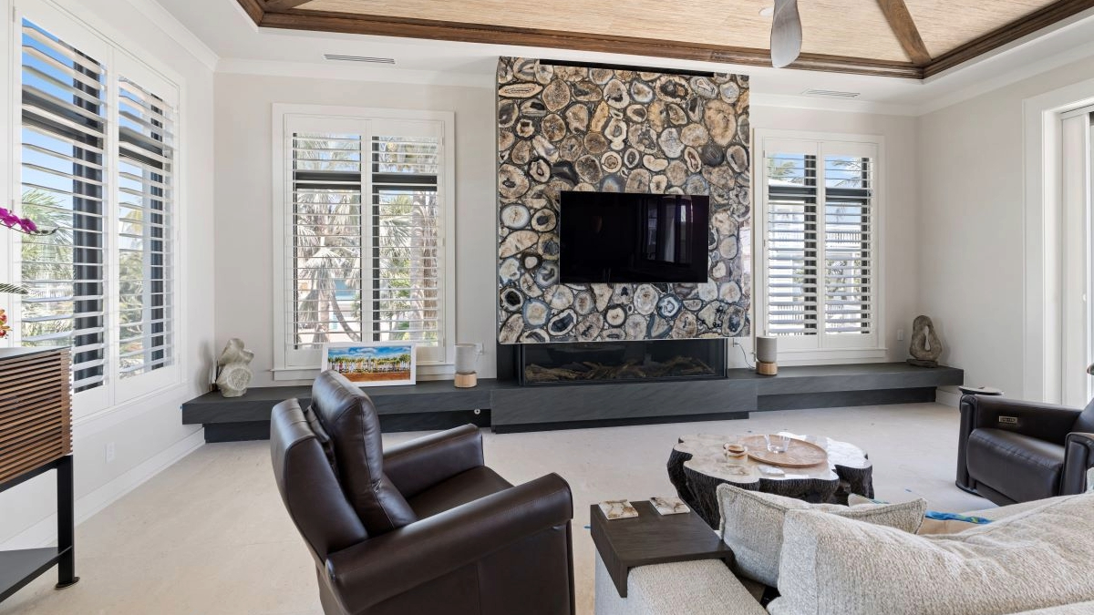 Moisture-resistant blinds in a kitchen