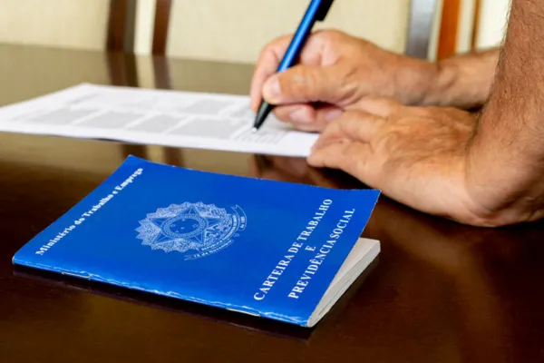 Registro CLT: o que é, como funciona e quais são seus direitos no primeiro emprego