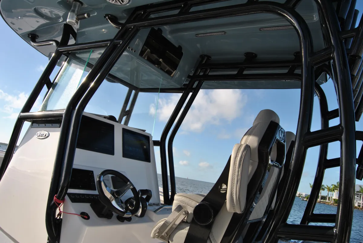 2023 Cape Horn 34 XS Helm