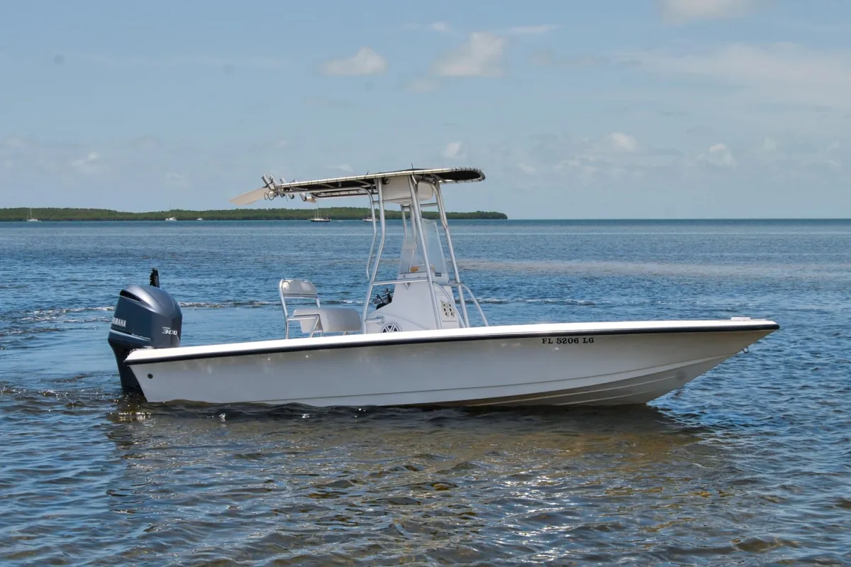 2000 Mako 2100 Bayshark