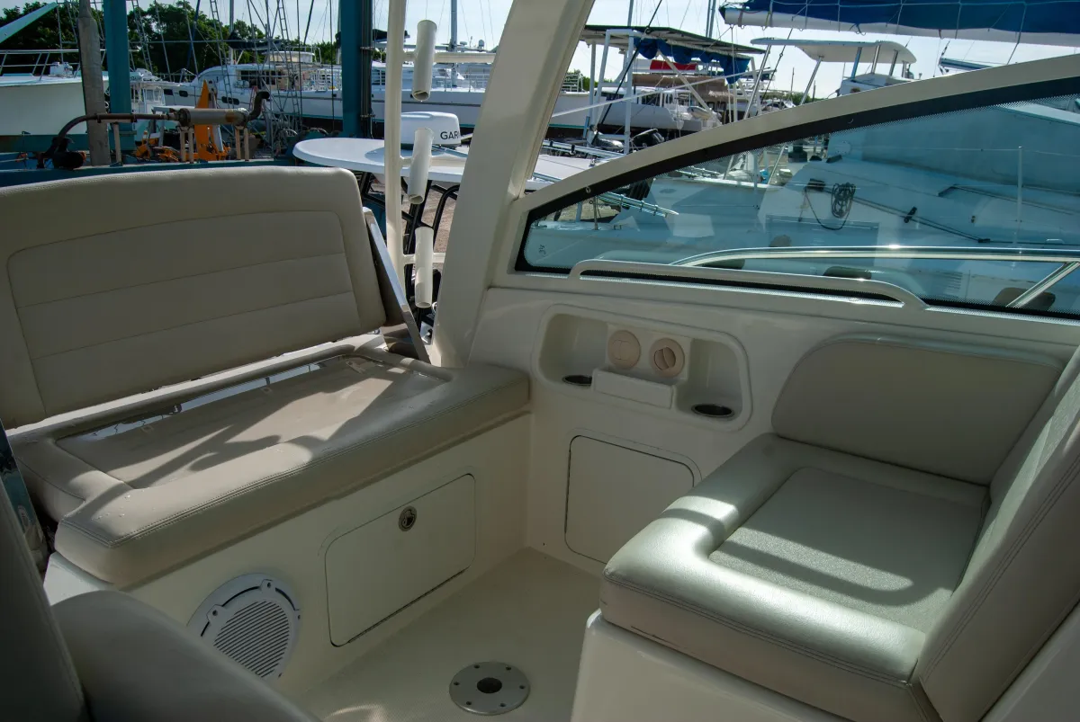 2021 Boston Whaler 345 Conquest