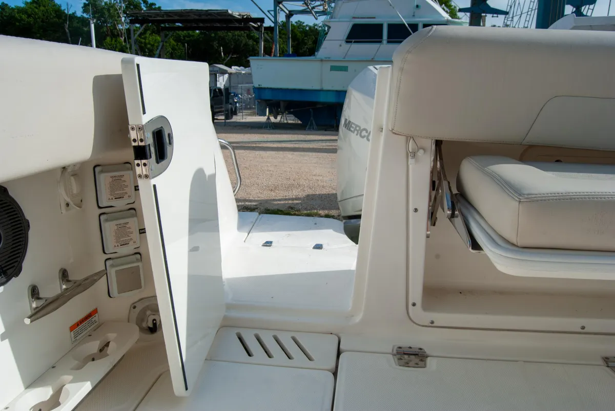 2021 Boston Whaler 345 Conquest