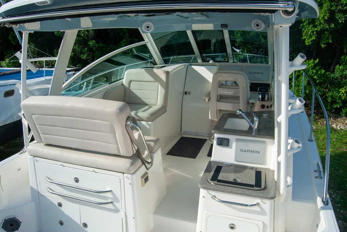 2021 Boston Whaler 345 Conquest