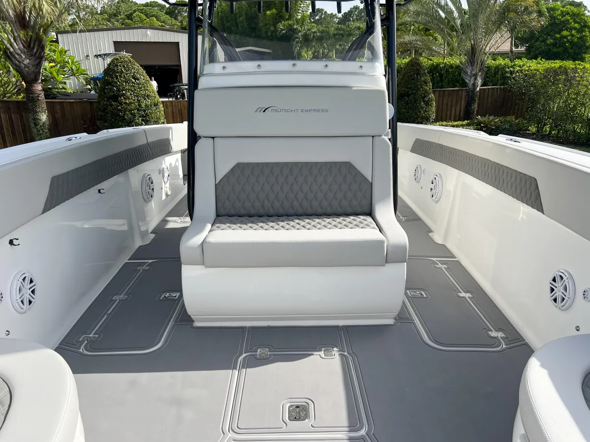 2014 Midnight Express 37 Open