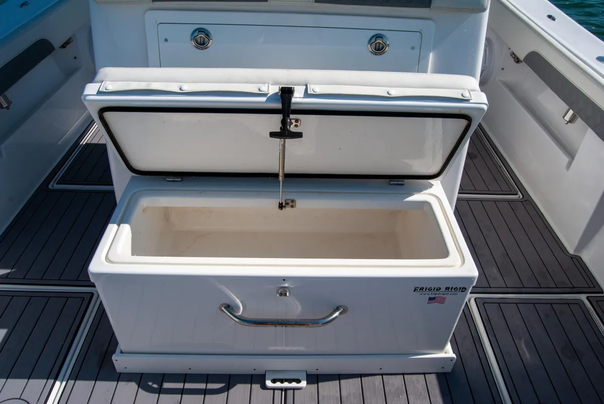 2023 Front Runner 33 Center Console