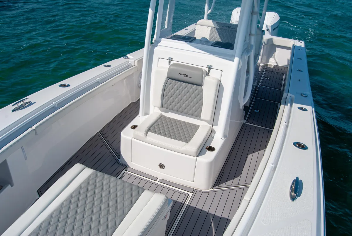2023 Front Runner 33 Center Console
