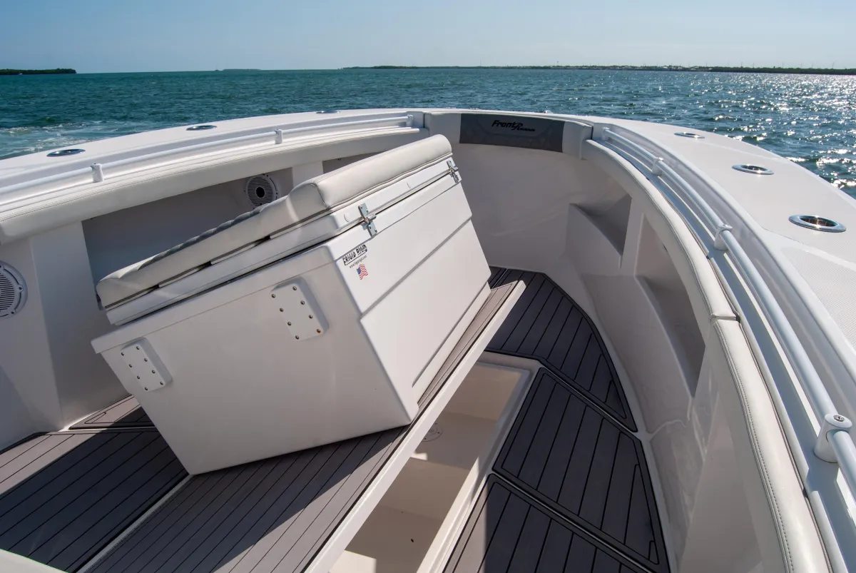 2023 Front Runner 33 Center Console