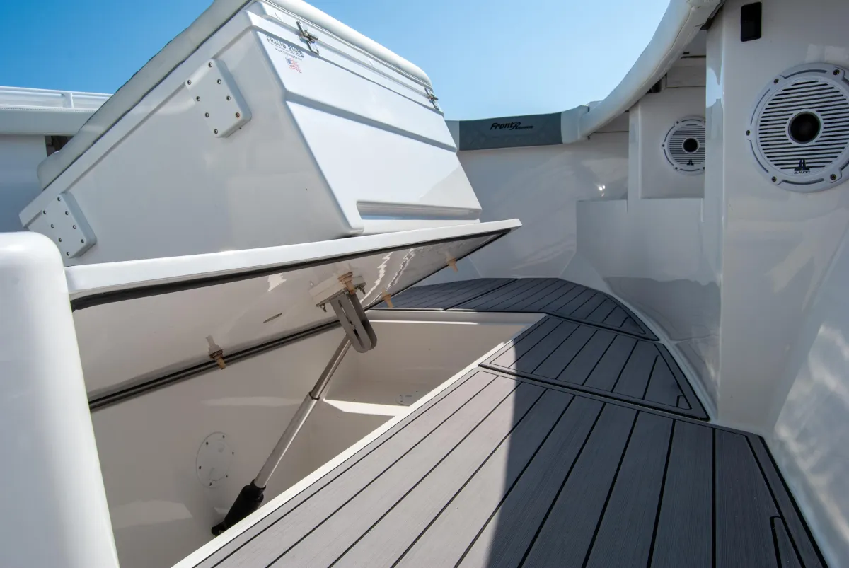 2023 Front Runner 33 Center Console